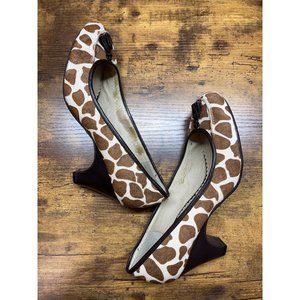 Perlina fuzzy giraffe Women's White and‎ Brown Courts Size 10